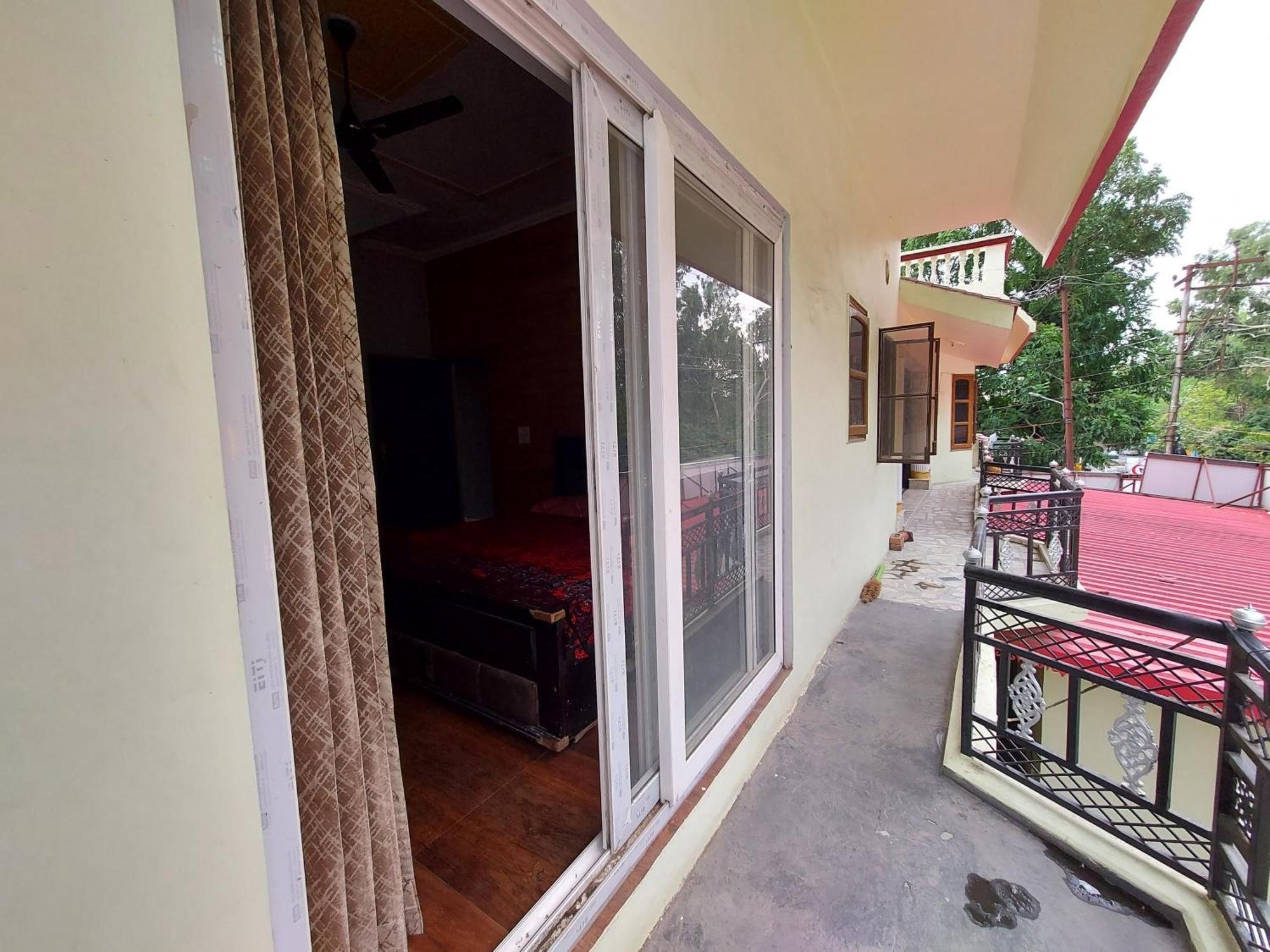 Ak Homestay Dehradun